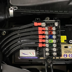 WESTEC BATTERY MOUNT MIDI/ MEGA 8-WAY FUSE BOX